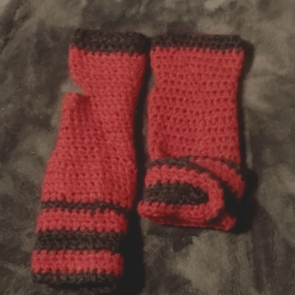Crochet Fingerless Gloves with Button Closure NEW